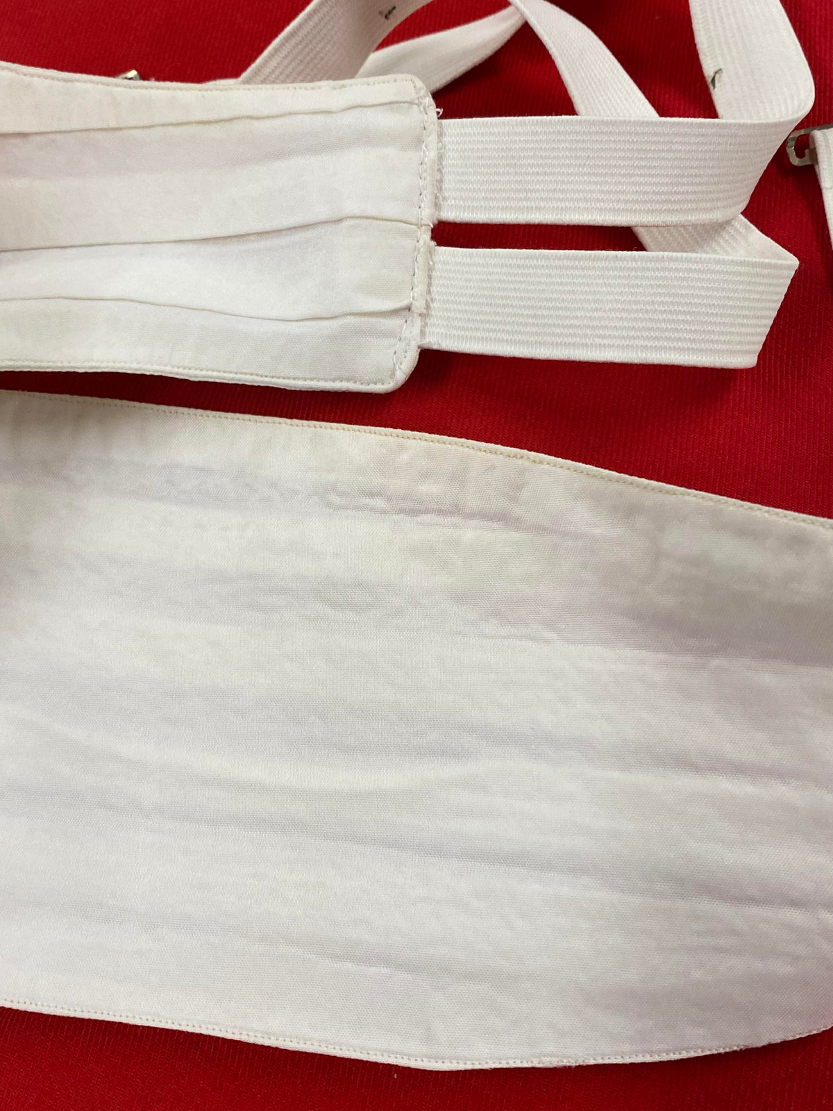 Weißer Vintage Kummerbund – Klassisches Design, Zustand gut