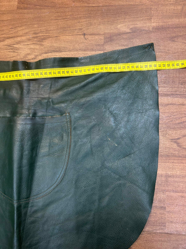 Vintage Lederschürze Grün mit Tasche & Kette – ca. 1950er/1960er Jahre