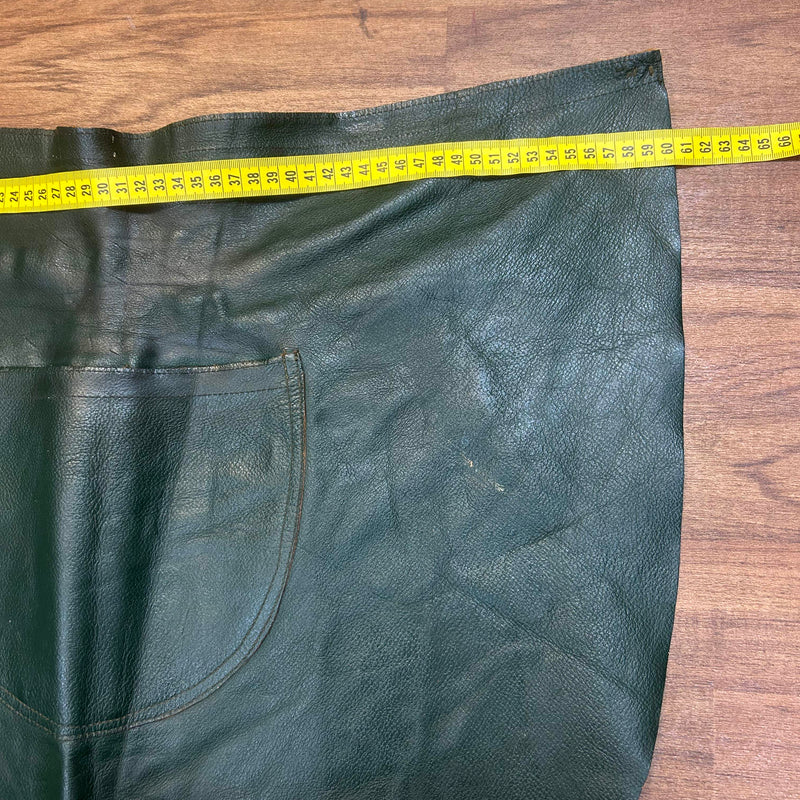 Vintage Lederschürze Grün mit Tasche & Kette – ca. 1950er/1960er Jahre