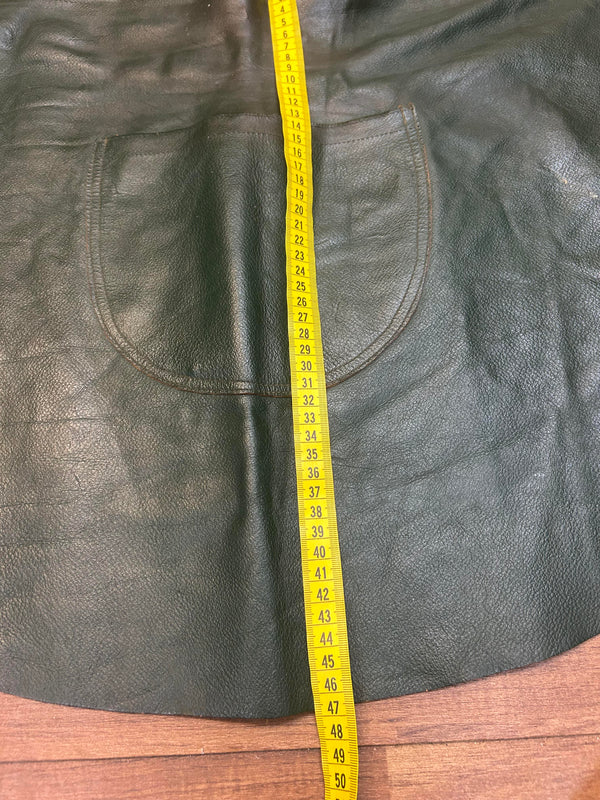 Vintage Lederschürze Grün mit Tasche & Kette – ca. 1950er/1960er Jahre
