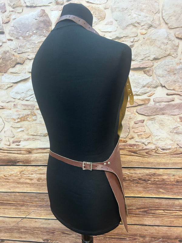 Vintage Lederschürze Braun mit Nieten & Tasche – ca. 1960er/1970er Jahre