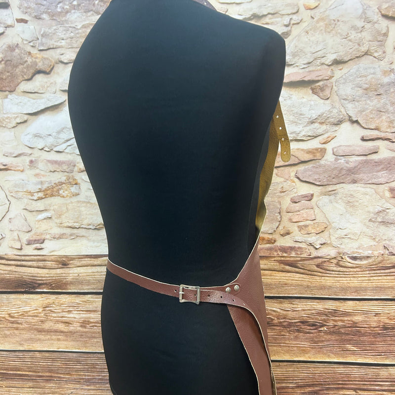 Vintage Lederschürze Braun mit Nieten & Tasche – ca. 1960er/1970er Jahre