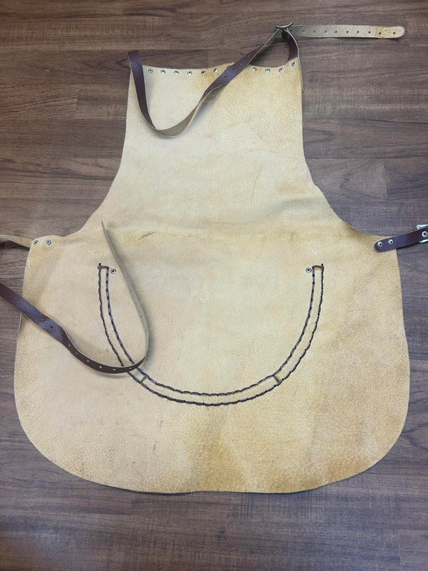 Vintage Lederschürze Braun mit Nieten & Tasche – ca. 1960er/1970er Jahre