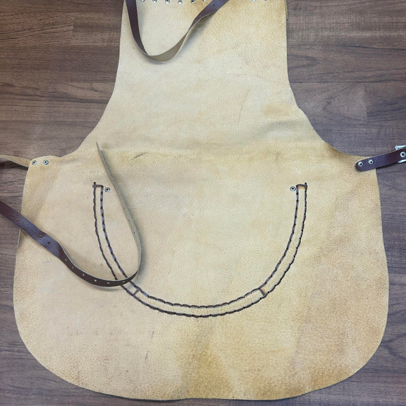 Vintage Lederschürze Braun mit Nieten & Tasche – ca. 1960er/1970er Jahre