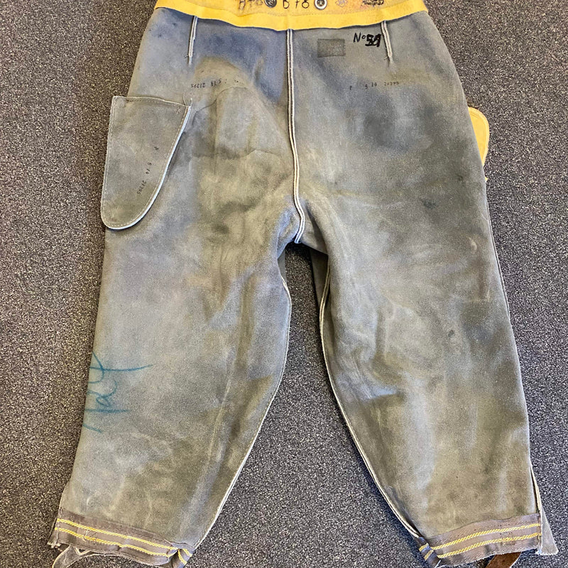 Robuste Vintage Kniebundlederhose in Grau – Größe S