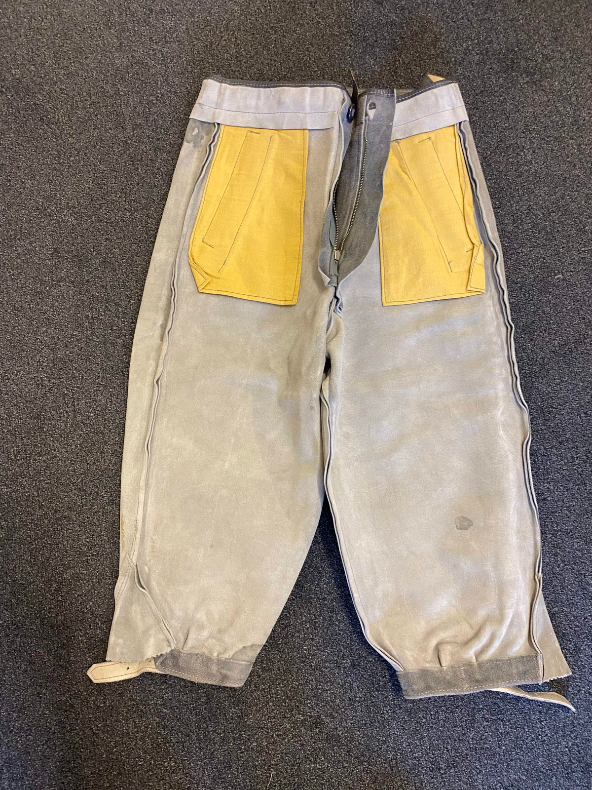 Vintage Kniebundlederhose in Hellgrau – Größe 46
