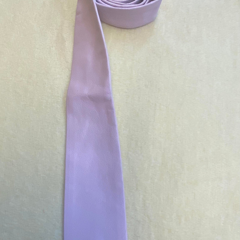 Elegante Vintage Lederkrawatte in zartem Rosa