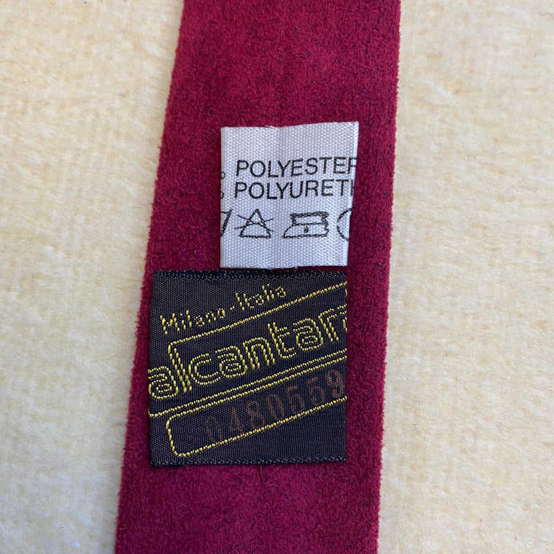 Vintage Wildleder Krawatte – Bordeauxrot  – Stilvolle Handwerkskunst aus Italien