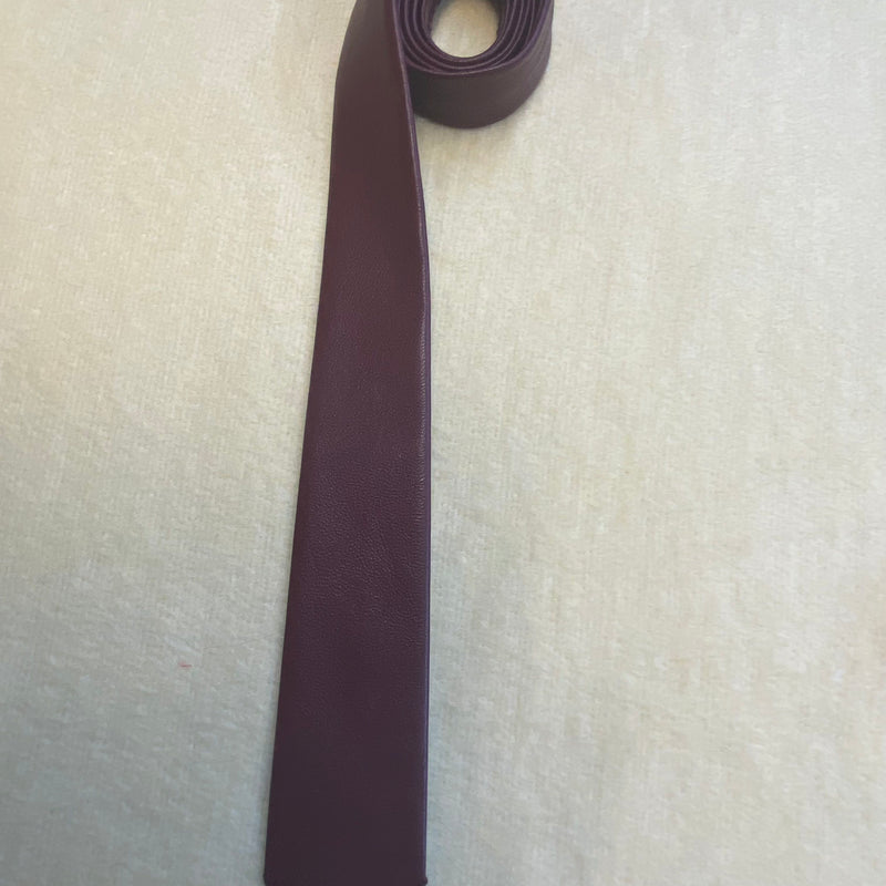 Dunkelrote Lederkrawatte (Vintage