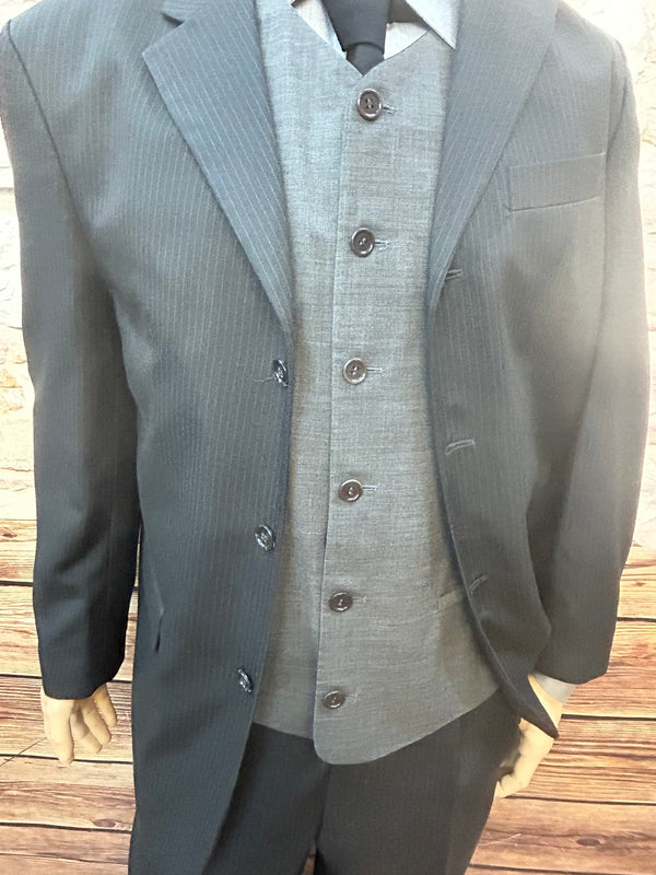 Komplett-Outfit im Peaky Blinders Stil – Gr. 54 (mit Krawatte & Schiebermütze)