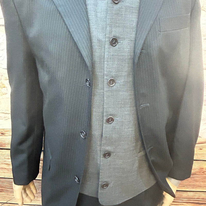 Komplett-Outfit im Peaky Blinders Stil – Gr. 54 (mit Krawatte & Schiebermütze)