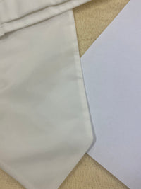 Eleganter weißer Krawattenschal im klassischen Design