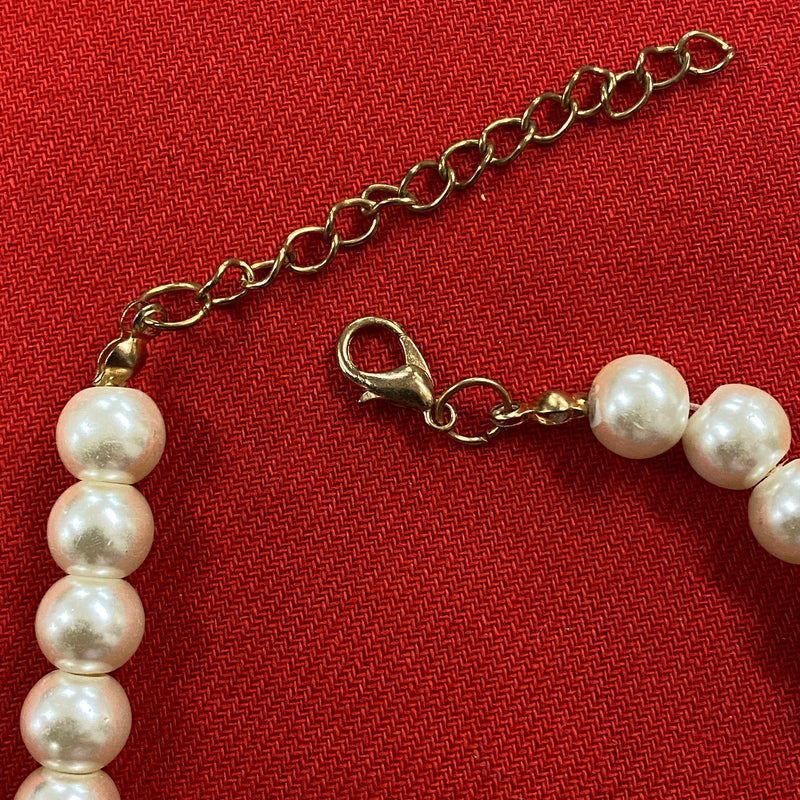 Vintage Perlenkette mit funkelnden Kristallakzenten