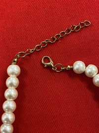 Collier de perles vintage avec des accents de cristaux étincelants