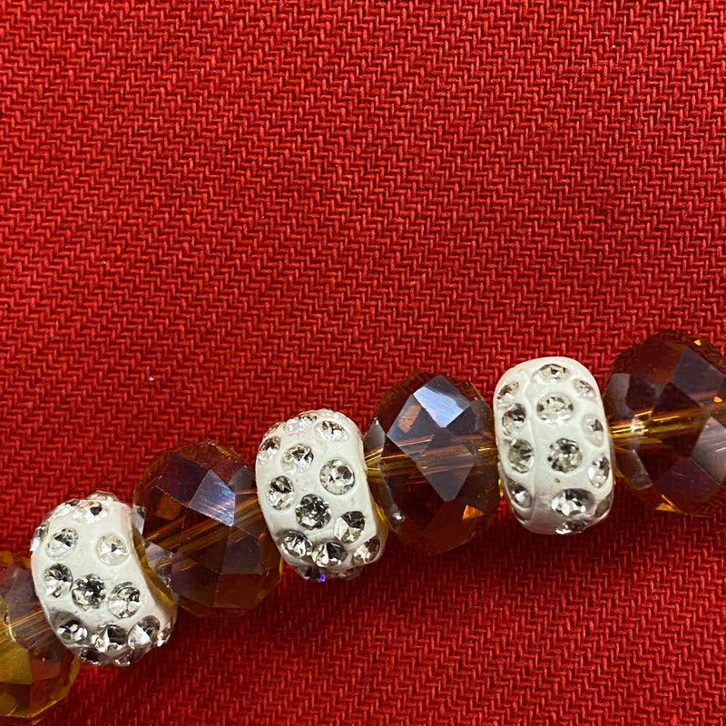 Vintage Perlenkette mit funkelnden Kristallakzenten