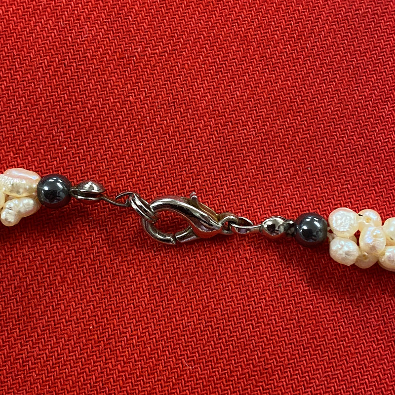 Wunderschöne Vintage Perlenkette mit schwarzen Akzenten
