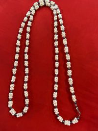 Magnifique collier de perles vintage aux accents noirs