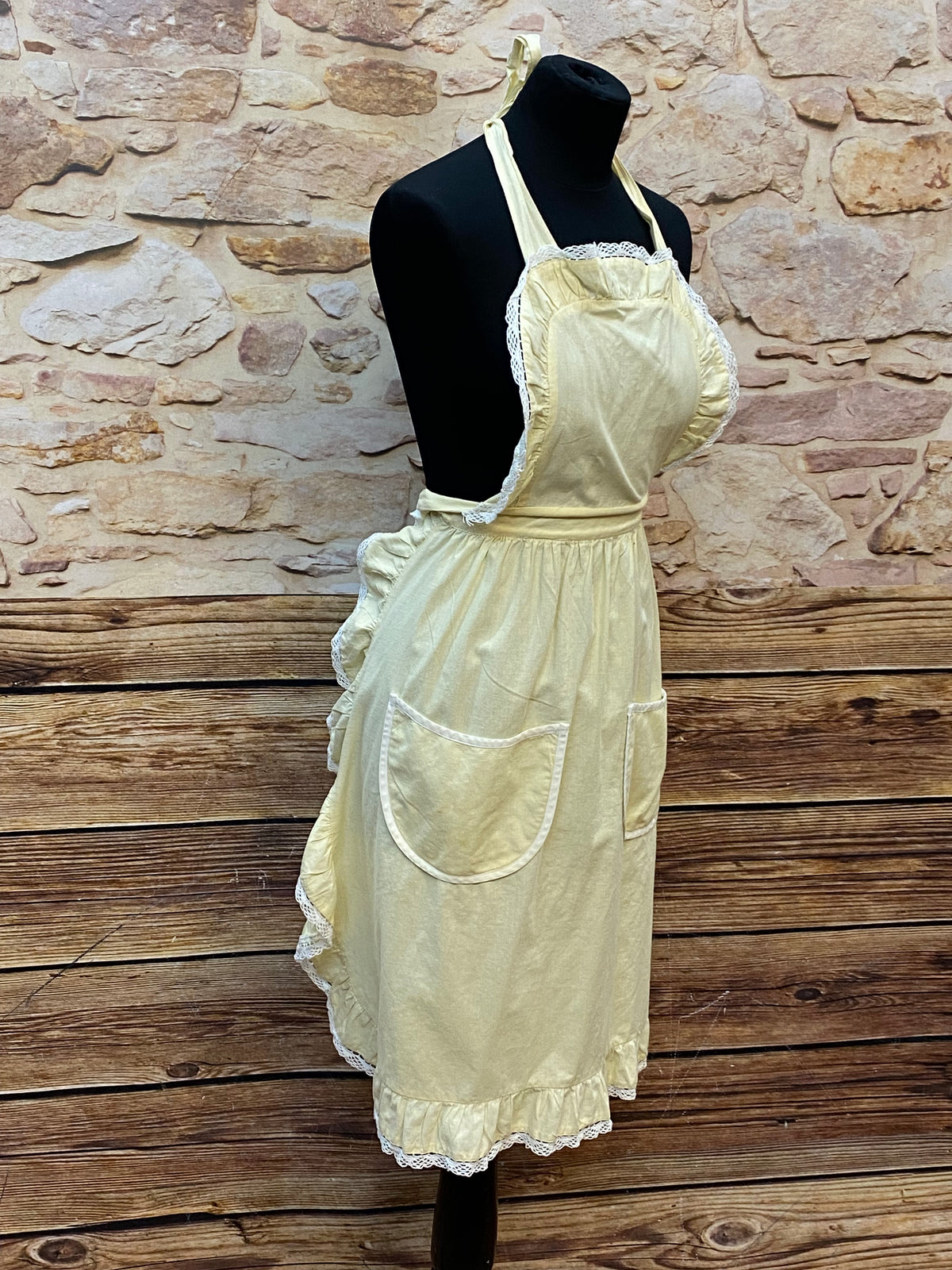 Tablier vintage avec dentelle des années 50/60 en jaune