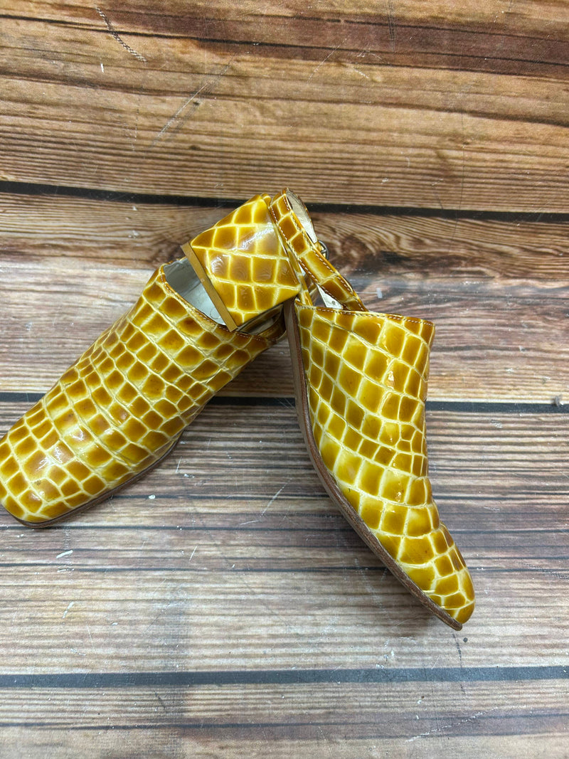 Extravagant und einzigartig: Gelbe Vintage Slingback Damen Schuhe in Gr. 38