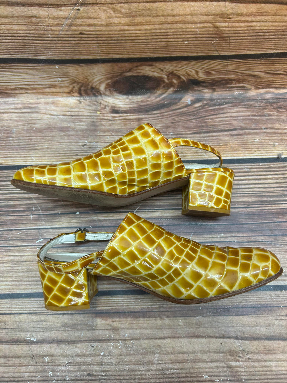 Extravagant und einzigartig: Gelbe Vintage Slingback Damen Schuhe in Gr. 38
