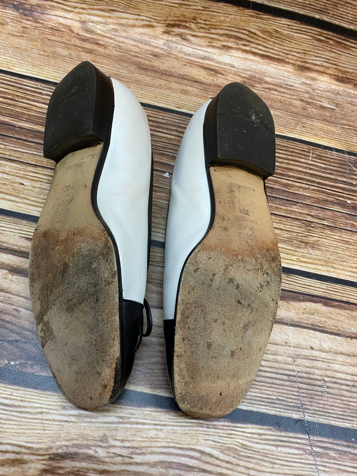 Chaussures vintage femme taille 39. 1/2, en noir et blanc, cuir