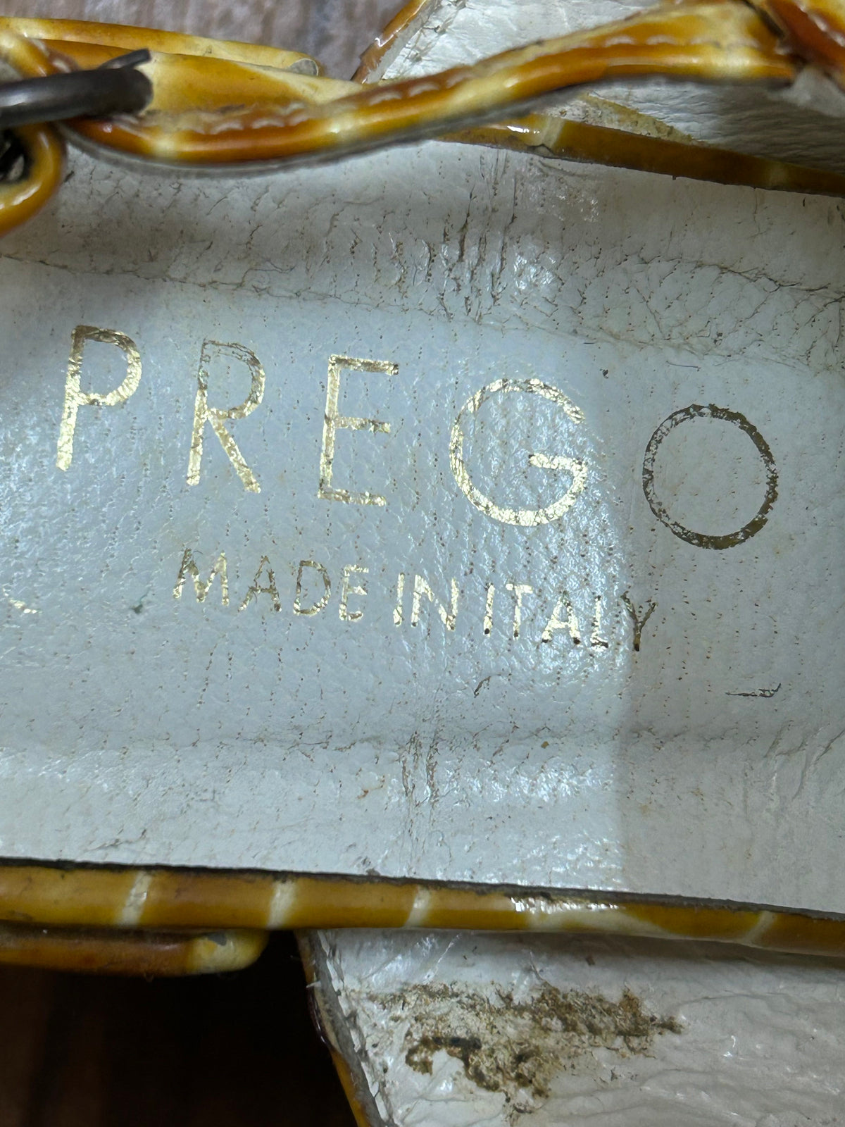 Extravagant und einzigartig: Gelbe Vintage Slingback Damen Schuhe in Gr. 38