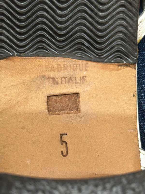 Geflochtene T-Strap-Sandalen aus Leder – Größe 38