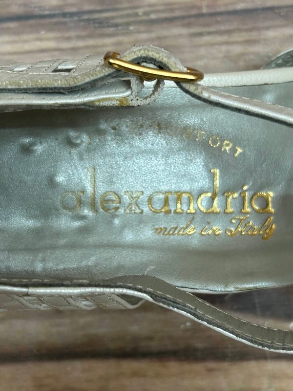 Geflochtene T-Strap-Sandalen aus Leder – Größe 38