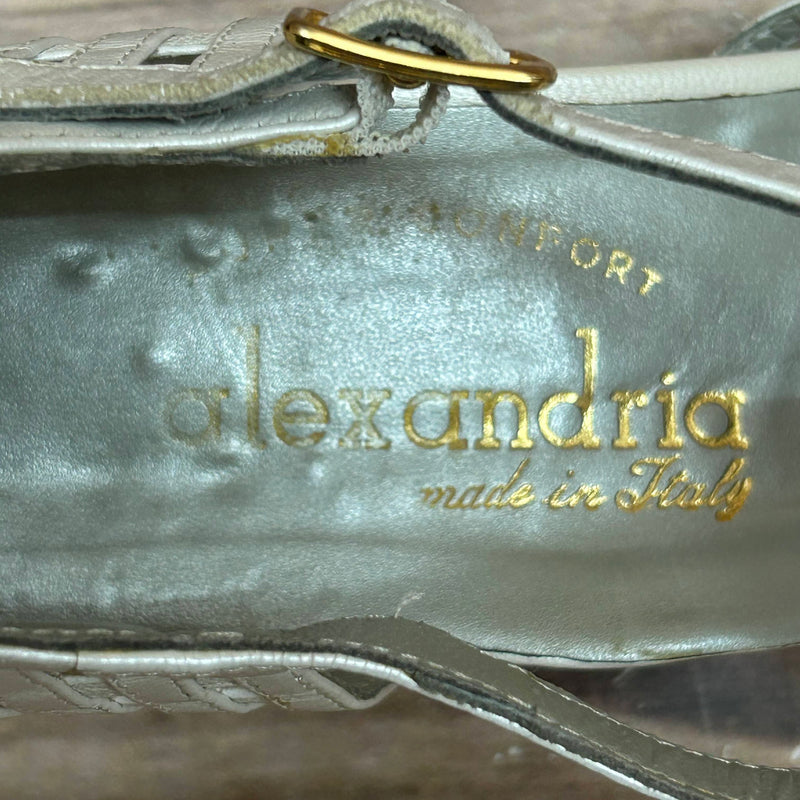 Geflochtene T-Strap-Sandalen aus Leder – Größe 38