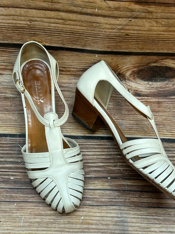 T-Steg Sandalen aus Leder – Größe 37,5