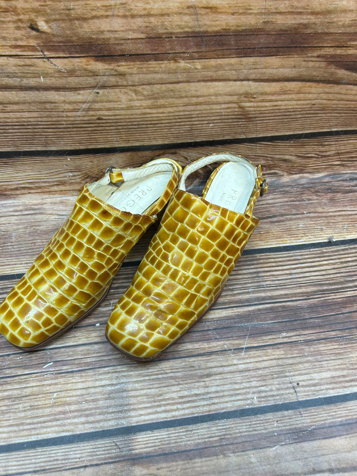 Gelbe Vintage Slingback Damen Schuhe in Gr. 38, Kroko-Prägung