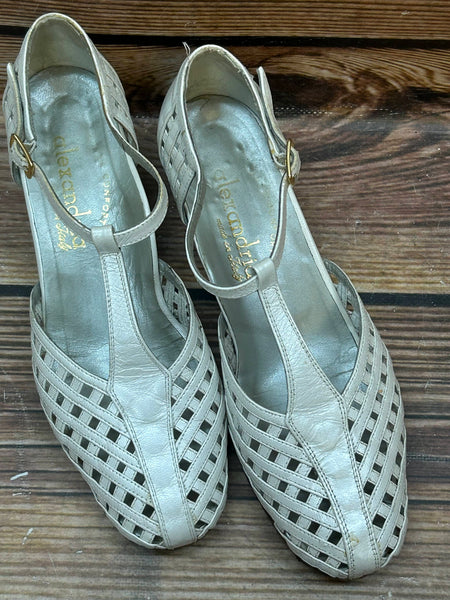 Geflochtene T-Strap-Sandalen aus Leder – Größe 38