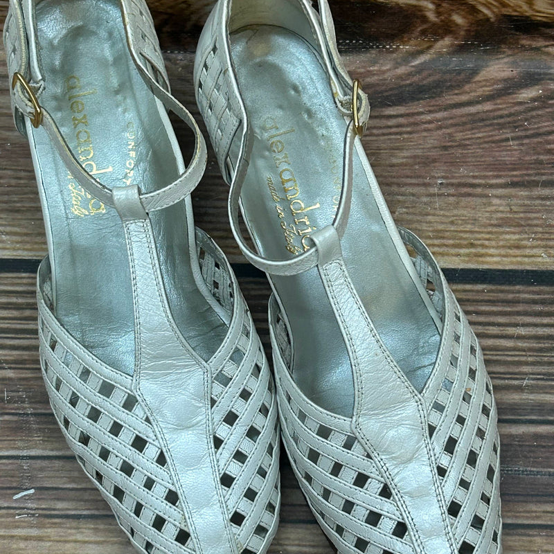 Geflochtene T-Strap-Sandalen aus Leder – Größe 38