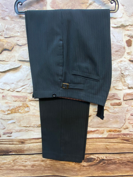 Vintage Stresemannhose Herren Größe 50, Bundweite 88 cm, Schurwolle, schwarz mit Nadelstreifen, Innenbund mit Streifenfutter, ca. 1940er/50er Jahre.