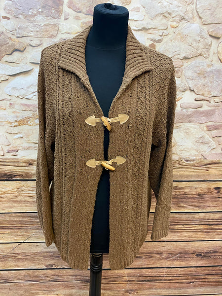 Braune Vintage-Strickjacke von K&L Ruppert mit Zopfmuster und Knebelverschluss Größe 38