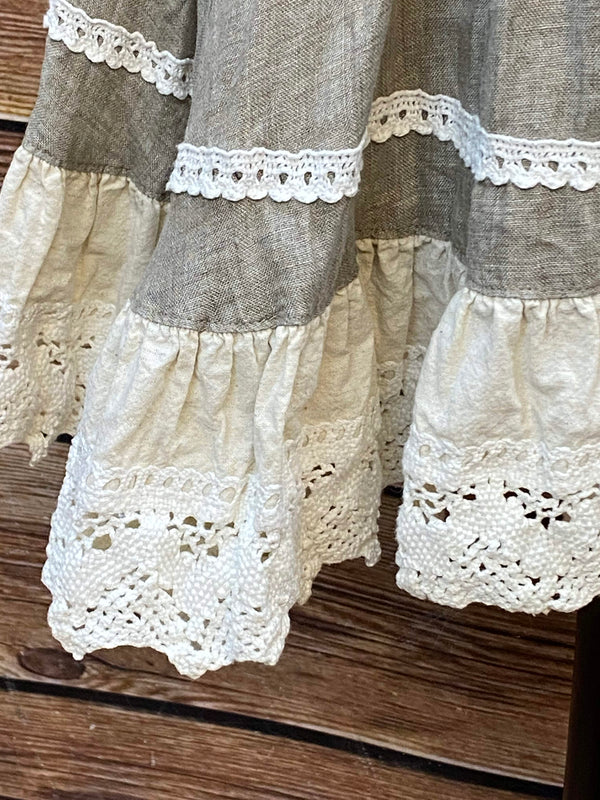 Verspielter Vintage-Trachtenrock mit Spitzendetails
