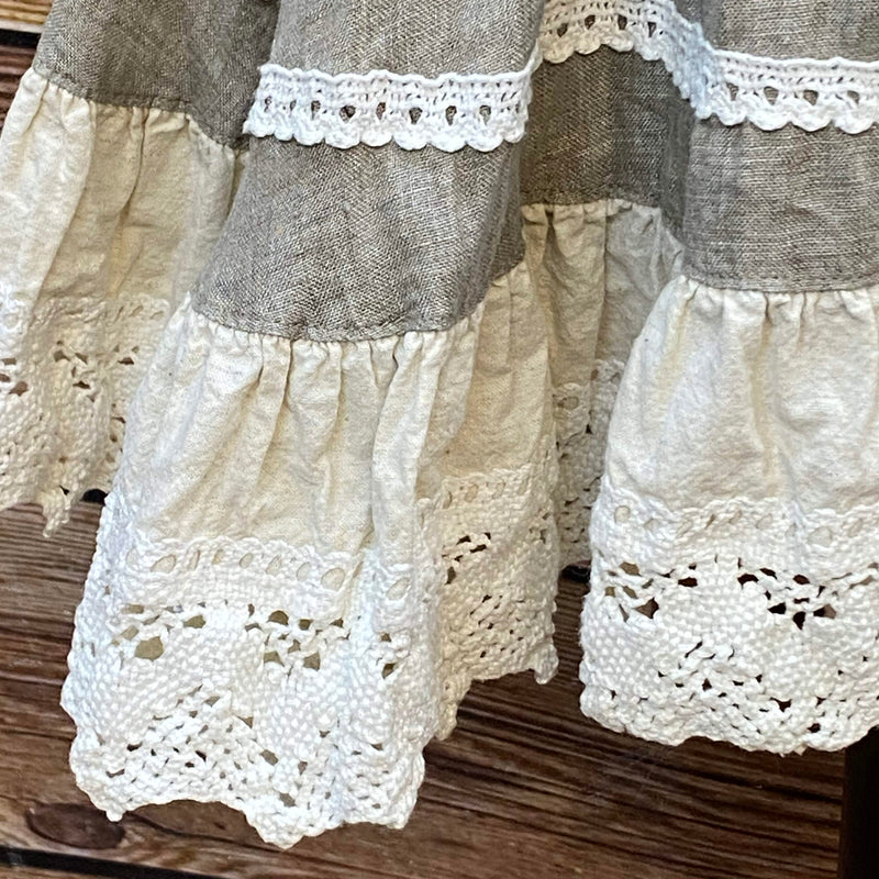 Verspielter Vintage-Trachtenrock mit Spitzendetails