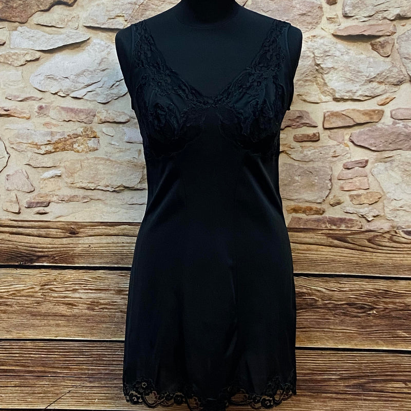 Vintage-Unterkleid mit Spitze – Schwarze Eleganz, Gr.36