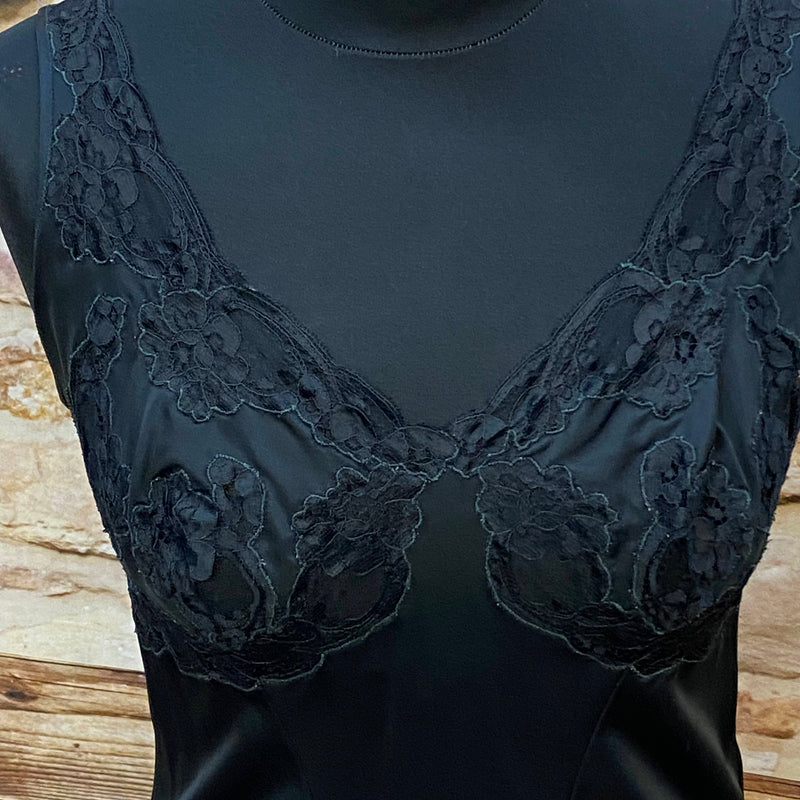 Vintage-Unterkleid mit Spitze – Schwarze Eleganz, Gr.36