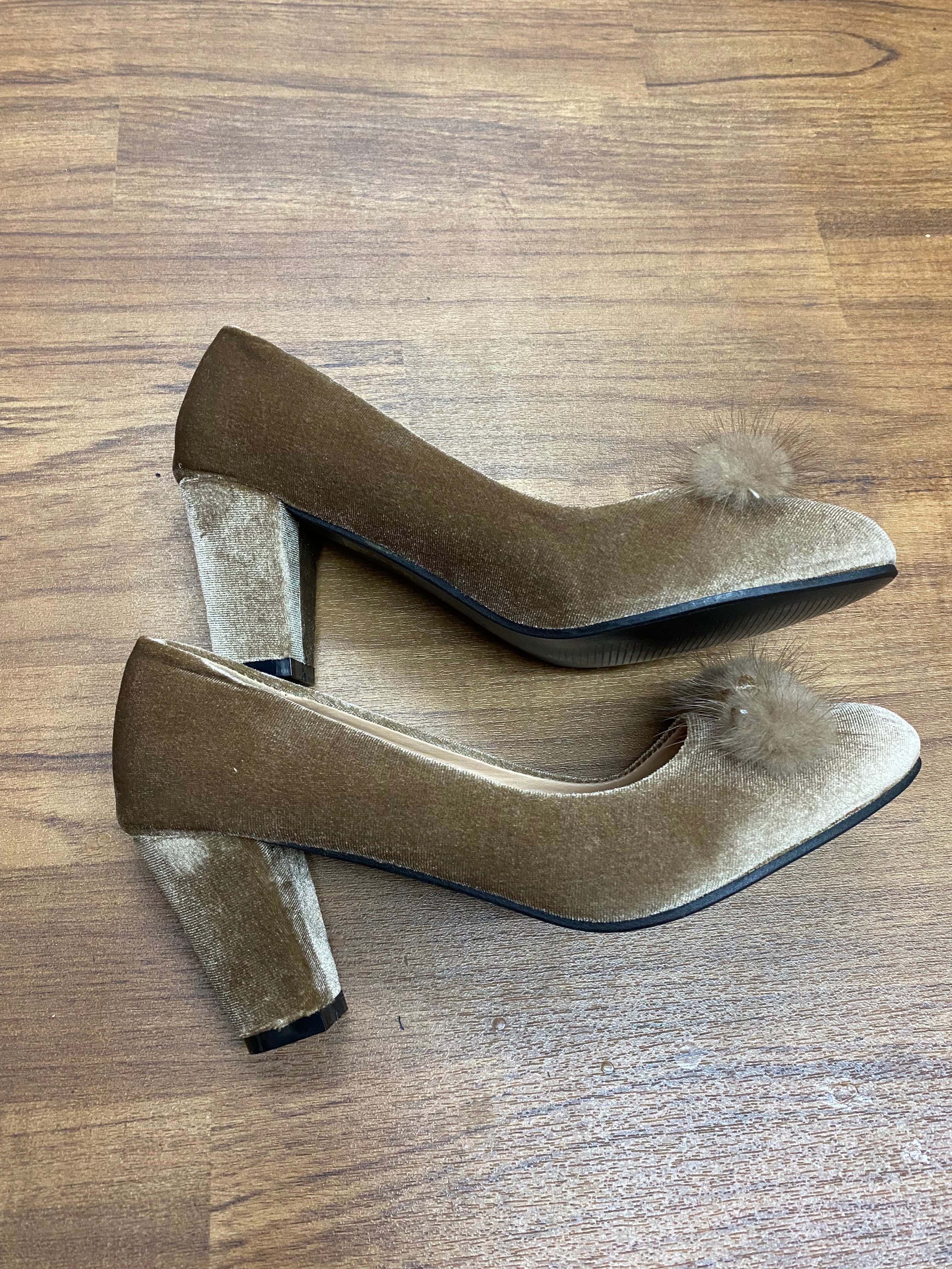 Vintage Damen Schuh mit Fell-Puschel, Pumps Gr.39 in beige