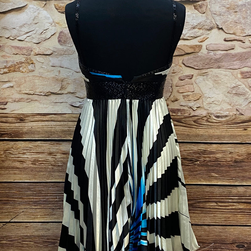Fabelhaftes Plissee‐Abendkleid „Unique“ in XS