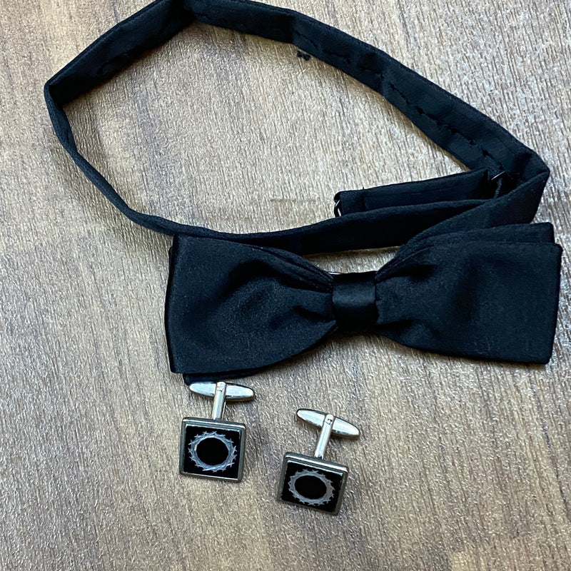 „Weißer Herrenanzug Vintage Größe 50 mit Hose, Hemd, Fliege und Manschettenknöpfen“