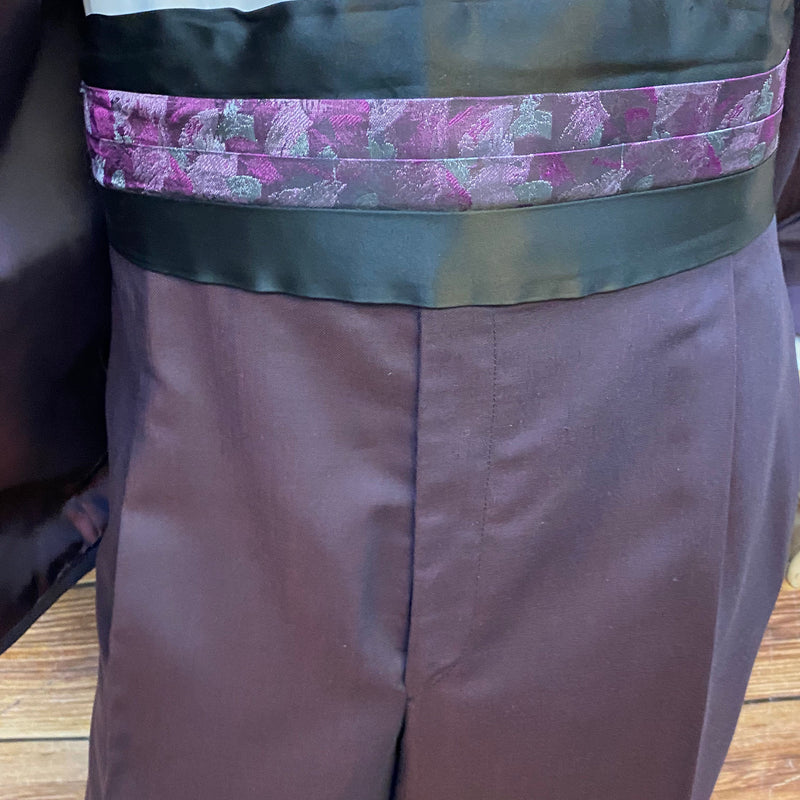 Seiden-Kummerbund in Aubergine mit floralem Muster passend zum WILVORST Smoking