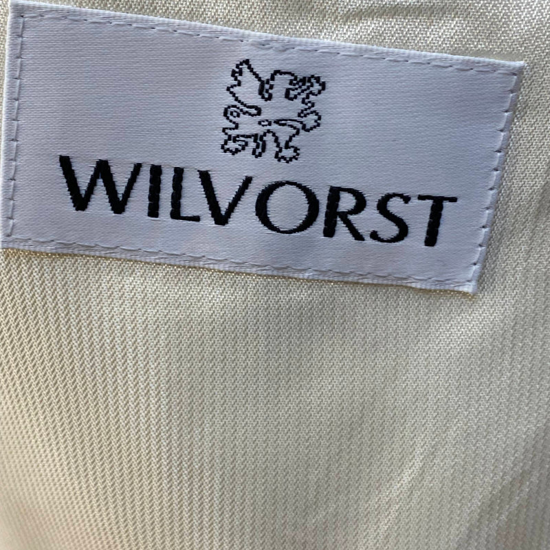 „Wilvorst Markenetikett im cremefarbenen Innenfutter der Vintage-Jacke“