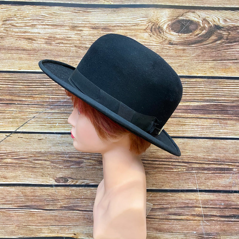 „Klassischer Herren Melonenhut schwarz Seitenansicht mit Band“