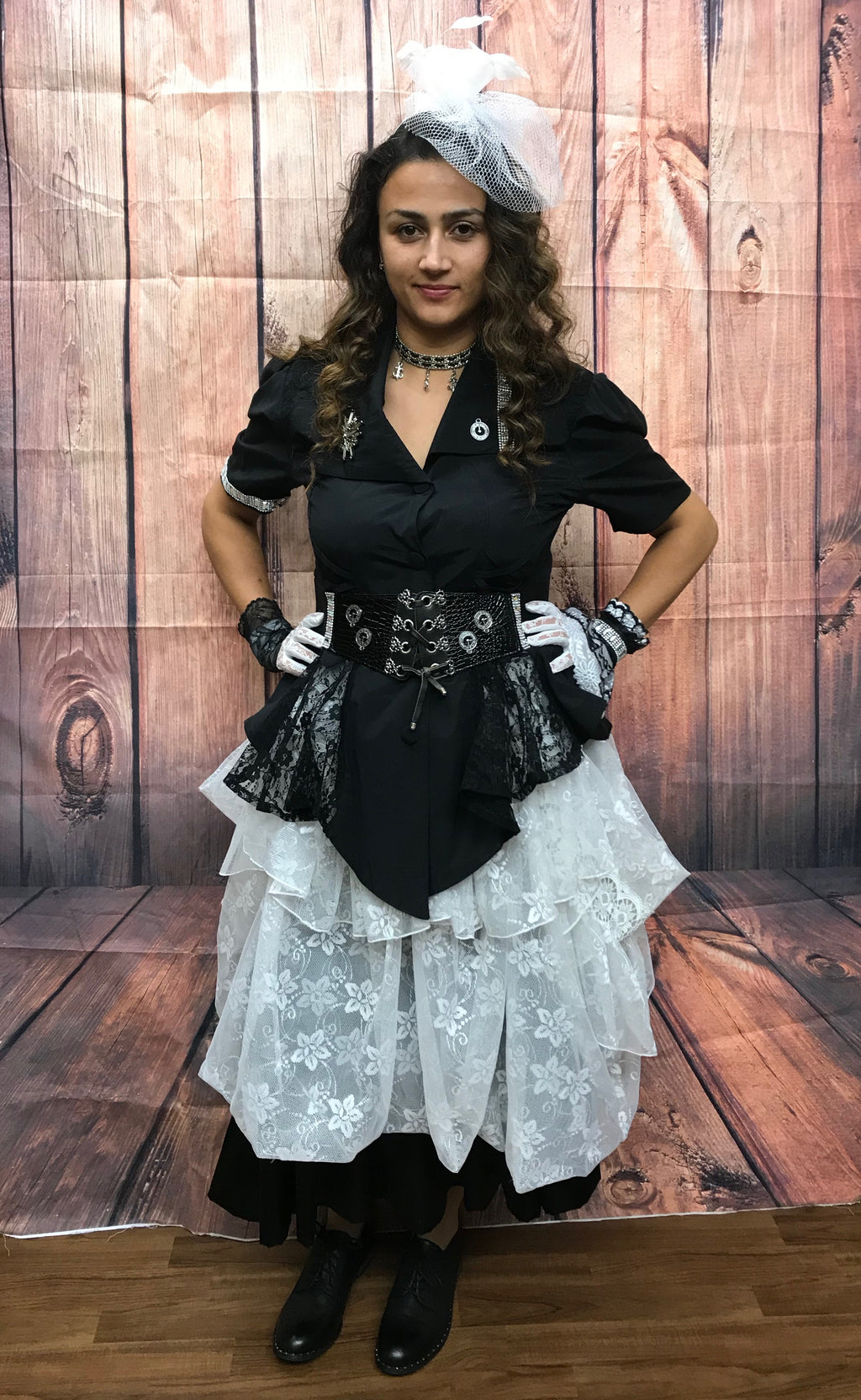 Viktorianisches Steampunk-Kostüm in schwarz/weiß