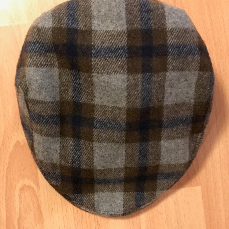 Oberansicht einer grau-braun karierten Flat Cap aus Wolle.