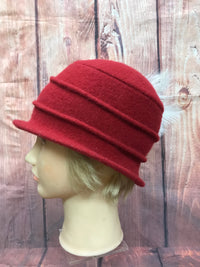 Chapeau cloche rouge style années 1920, taille 56