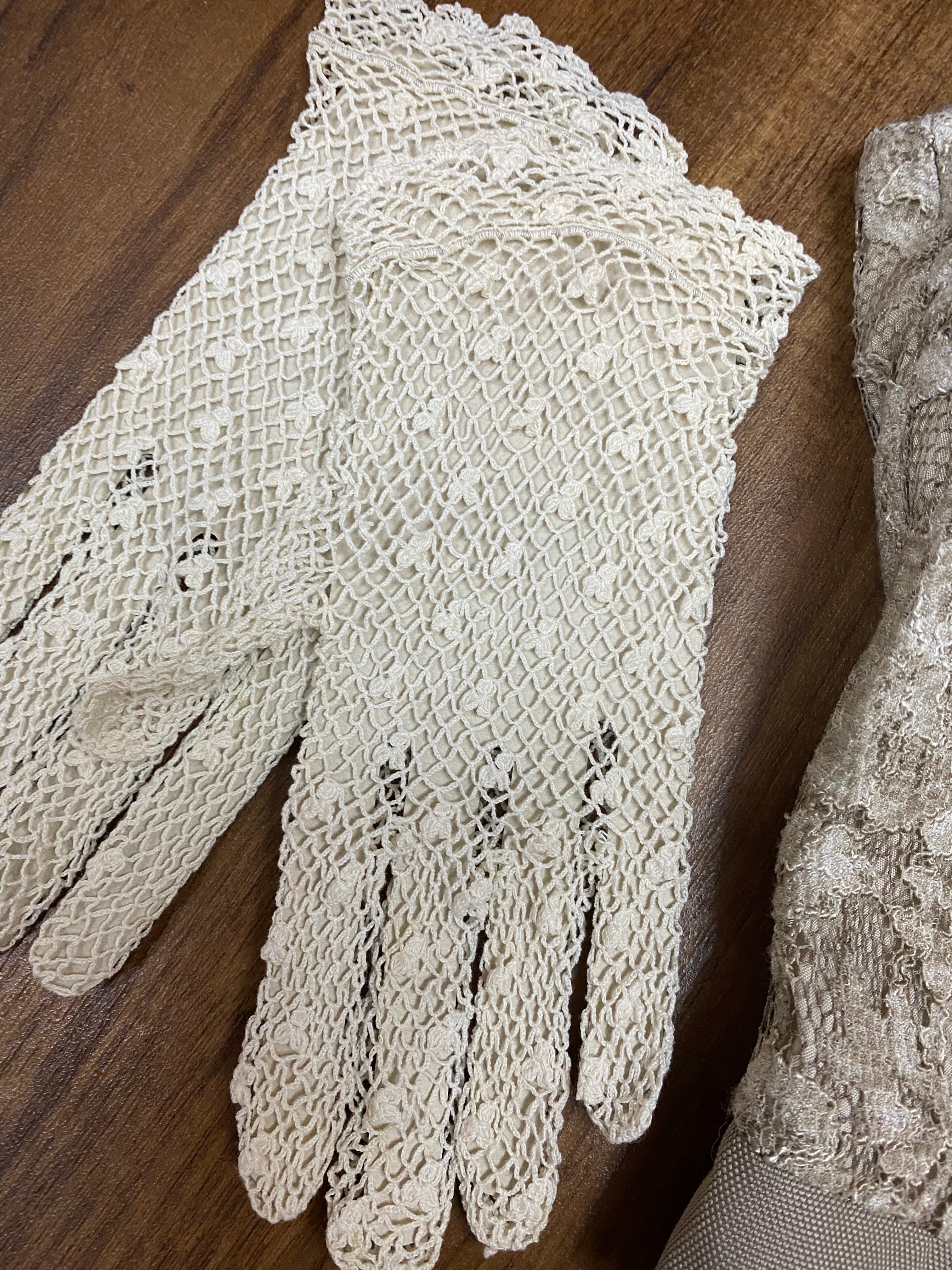 Kleid im 20er Jahre Stil, Hut, Handschuhe und Perlenkette Gr.42/44
