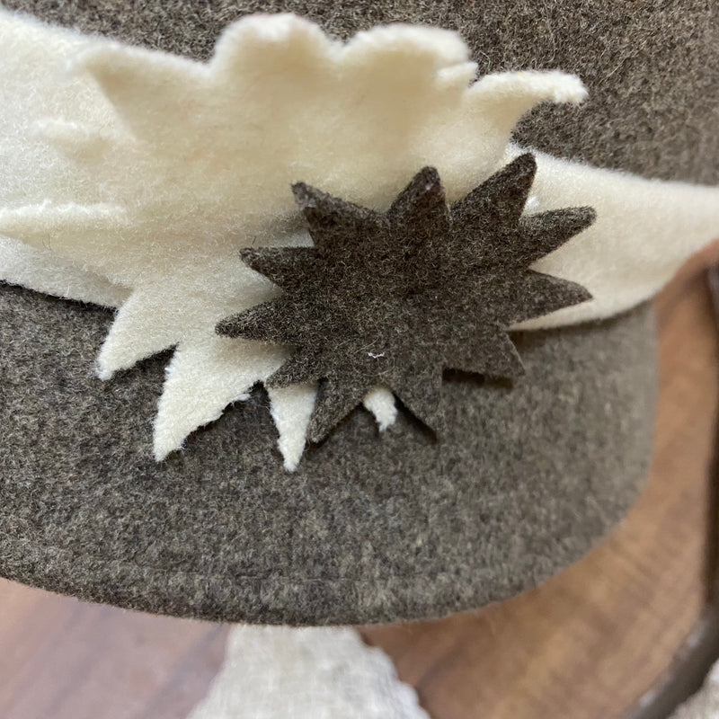 Kleid im 20er Jahre Stil, Hut, Handschuhe und Perlenkette Gr.42